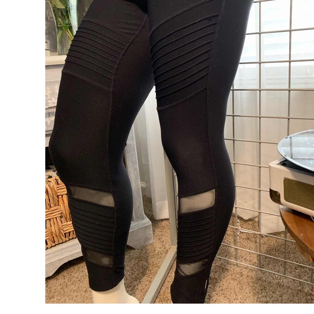Yoga Pants - Picture 2 of 5